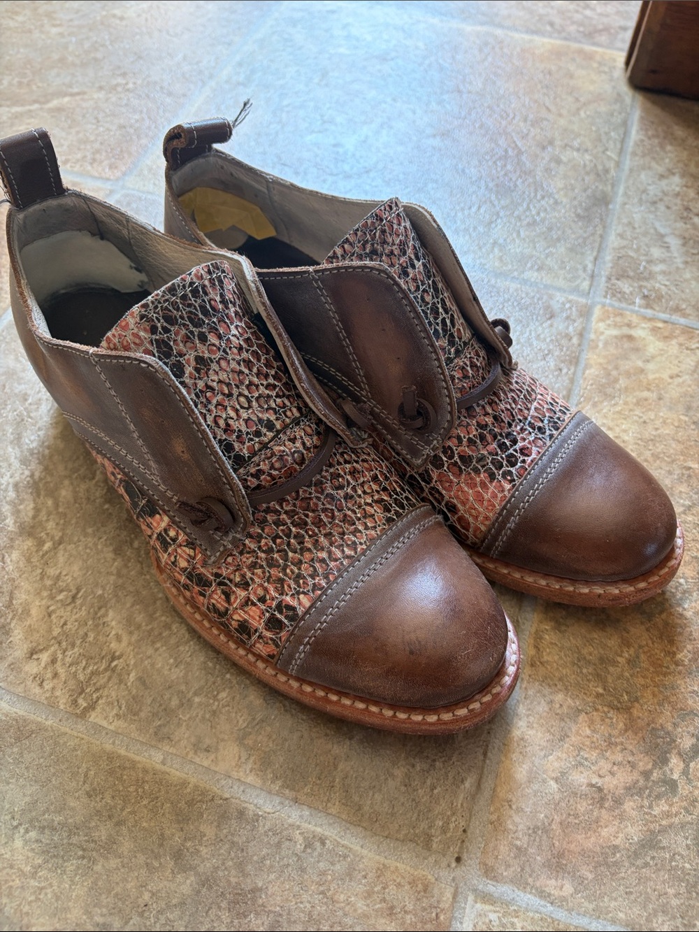 Freebird by Steven Mabel size 8 - leather - Snake-Print Panels - EUC no box